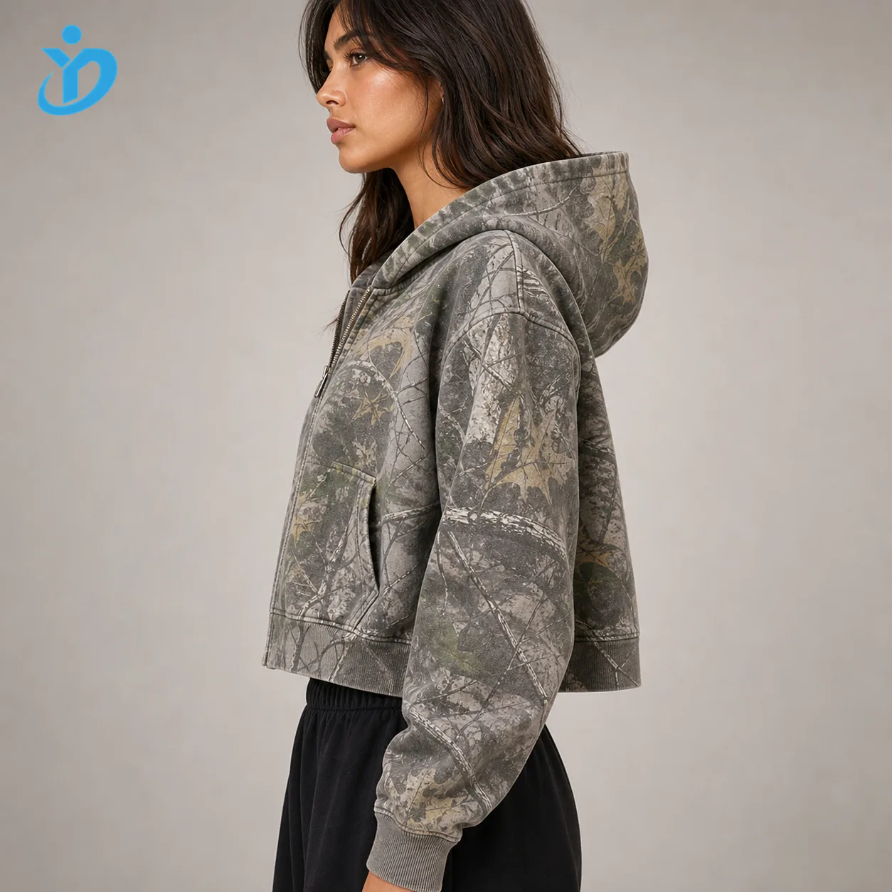 Custom womens camo heavyweight boxy zip hoodie side view upper body model from China OEM ODM hoodie manufacturer with YIDI Clothing logo